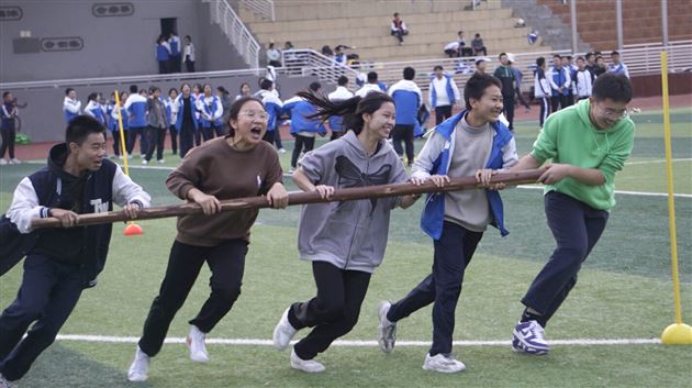 “趣”享运动 “味”梦添彩——棠外初三举行师生集体趣味运动会 (1).jpg