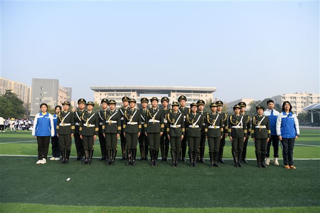 守护国旗 薪火相传——棠外初中举行第十九届国旗班交接仪式