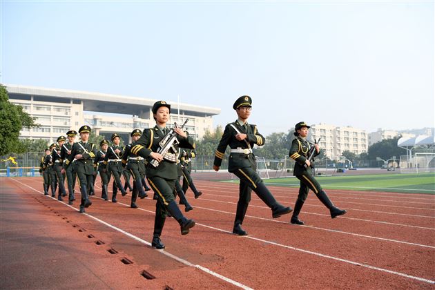 守护国旗 薪火相传——棠外初中举行第十九届国旗班交接仪式