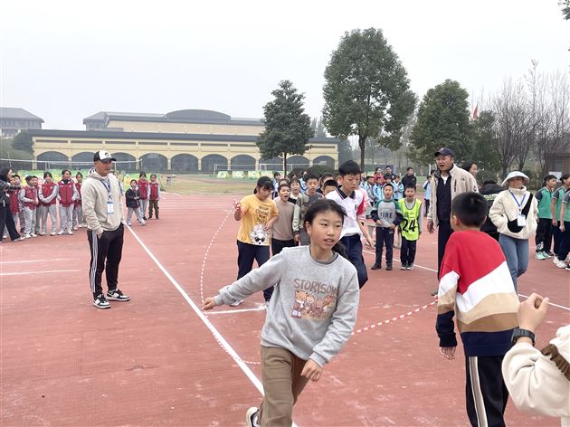 跳长绳