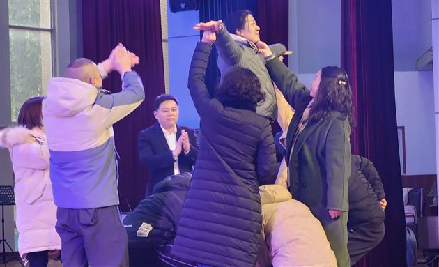同心同行 共进共赢——棠外初2021级召开学生家长会