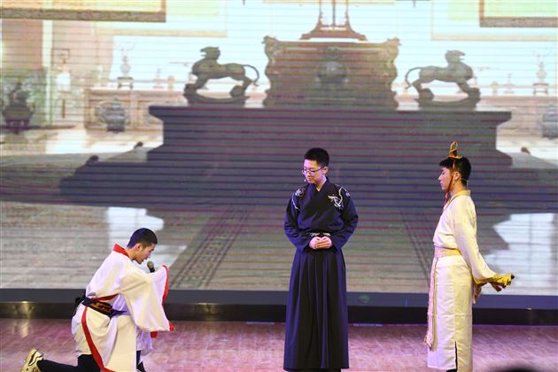 “英”你而动 “语”出精彩——记棠外高2022级外语话剧展演