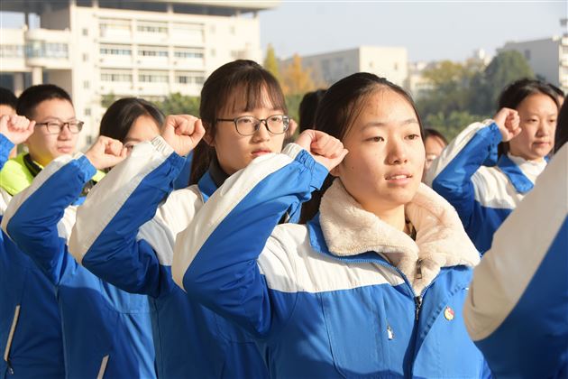 听!铿锵的青春誓言——棠外初中举行2023年下期新团员入团宣誓仪式