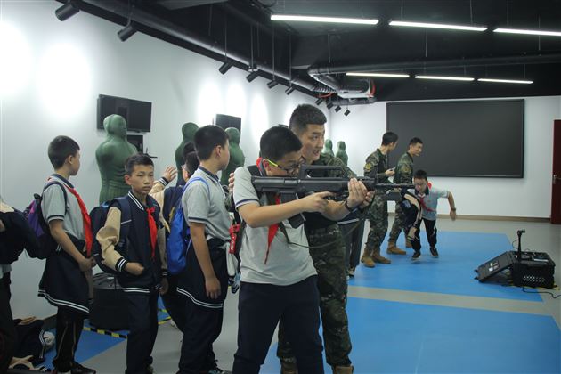 学习国防发展史 少年立志家国情——记棠外附小六年级开展家长义工活动