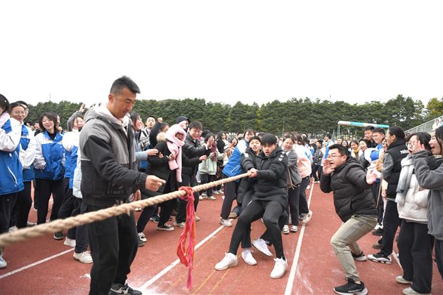 运动与零食相会 趣味与快乐加倍——记棠外高2021级冬季师生趣味运动会
