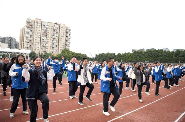 运动与零食相会 趣味与快乐加倍——记棠外高2021级冬季师生趣味运动会