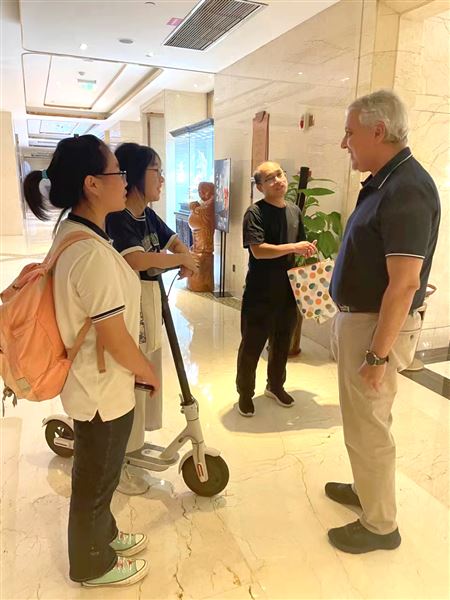 与法国图卢兹大学Mondher Bouzayen院士交流