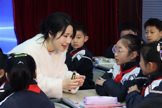 送教促交流 笃行促成长——棠外附小英语教师樊玲代表学校送教广元