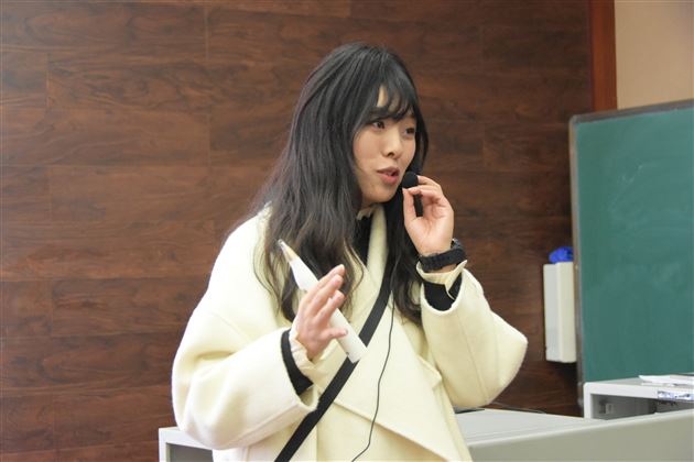 何佩莲老师执教主题班会课《热爱生命 向阳而生》
