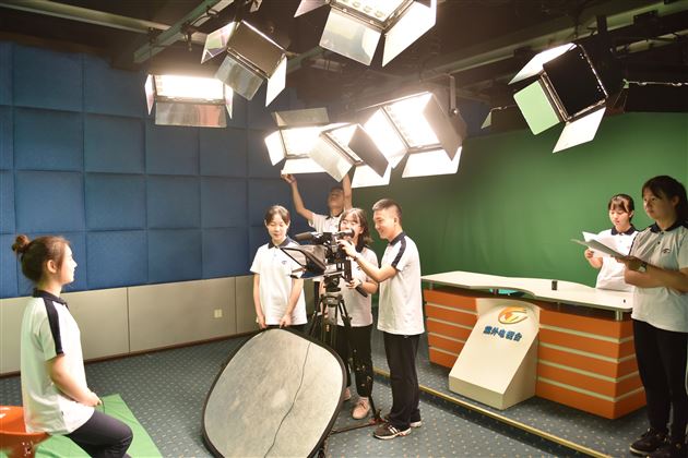喜报:棠外电视台斩获全国中小学校园影视最高奖——金杜鹃奖