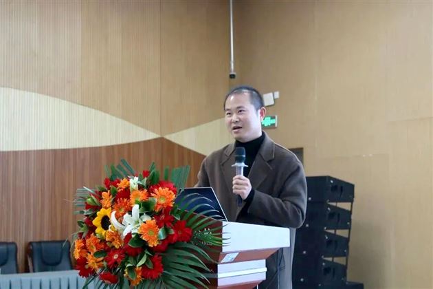 棠外初中党员教师袁成受邀在四川省陶行知研究会德育与家庭教育专业委员会年会暨新时代班主任工作创新学术研讨会中作专题发言