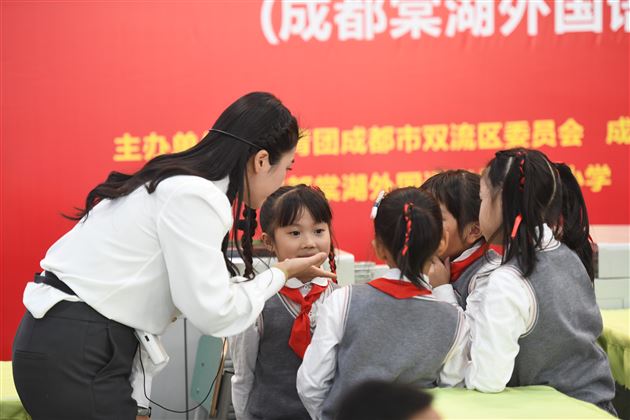 棠外附小二(7)中队主题队会课——《红领巾 心向党》
