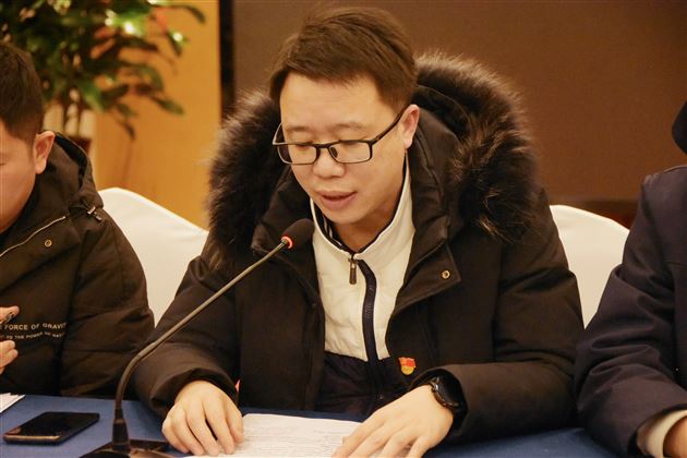 凝心聚力,攻坚克难,勇攀高峰——记成都棠湖外国语学校初中第一、三党支部主题党日活动