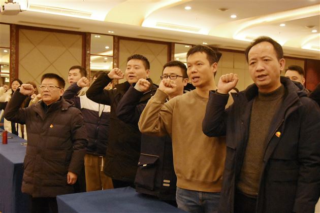 凝心聚力,攻坚克难,勇攀高峰——记成都棠湖外国语学校初中第一、三党支部主题党日活动