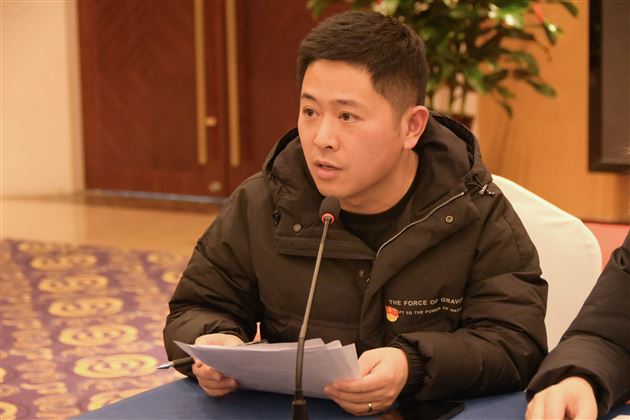凝心聚力,攻坚克难,勇攀高峰——记成都棠湖外国语学校初中第一、三党支部主题党日活动