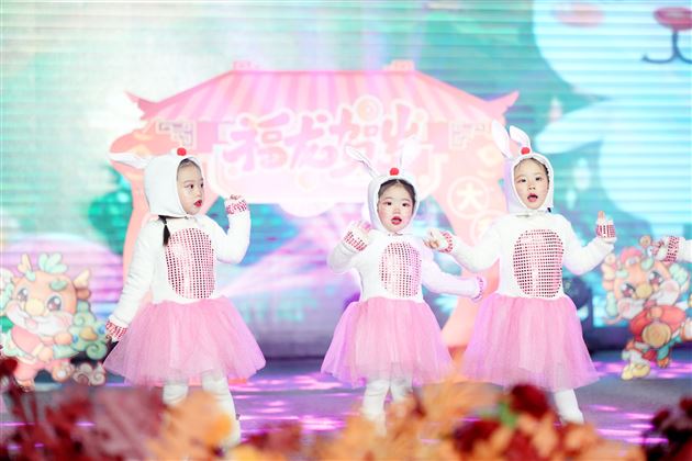 棠湖仁智幼儿园举行2024“龙行龘龘闹新年”文艺汇演