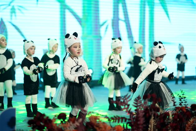 棠湖仁智幼儿园举行2024“龙行龘龘闹新年”文艺汇演