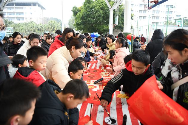 “育”见劳动之美 点亮成长底色 ——棠外附小成功举办2023-2024学年度上期期末主题展示活动