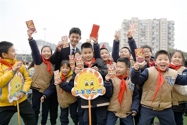 汇聚阳光力量 传递梦想火炬——棠外附小隆重举行2023—2024学年度下期开学典礼