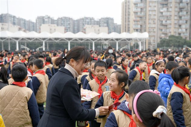 汇聚阳光力量 传递梦想火炬——棠外附小隆重举行2023—2024学年度下期开学典礼