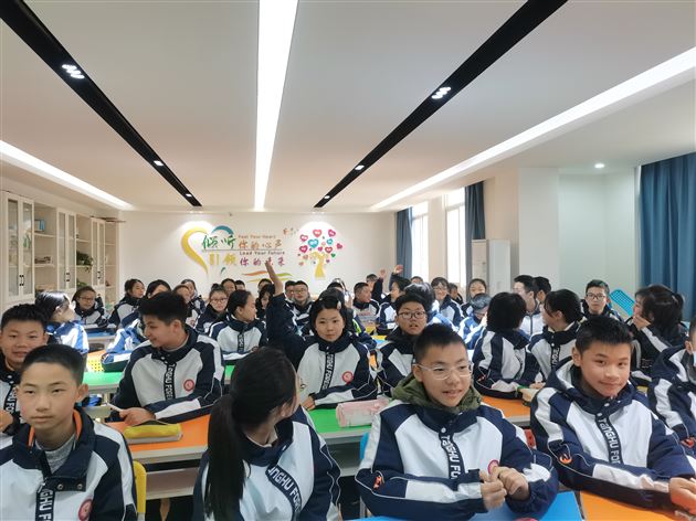 点燃新学期的火花 开启新学期征程——记2024年春季初中开学心理第一课