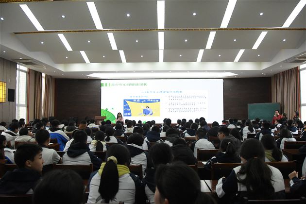 用“心”助人 温暖陪伴——棠外初中开展学生心理健康培训暨学生成长讲座