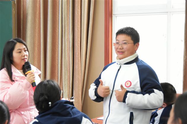 用“心”助人 温暖陪伴——棠外初中开展学生心理健康培训暨学生成长讲座
