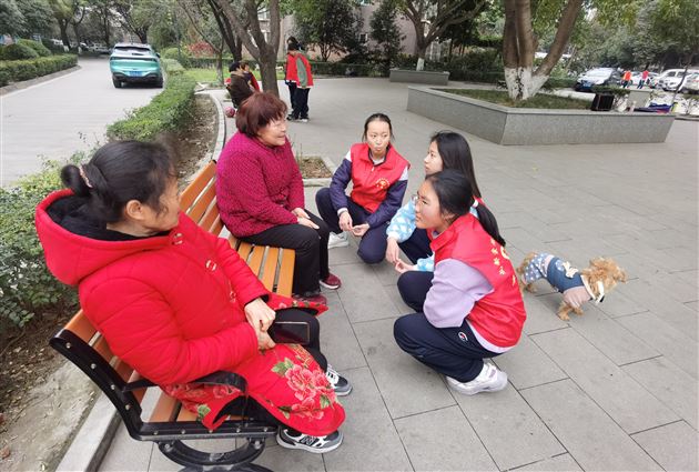 弘扬雷锋精神 争做时代新人——记棠外初2023级学生代表社区志愿服务活动