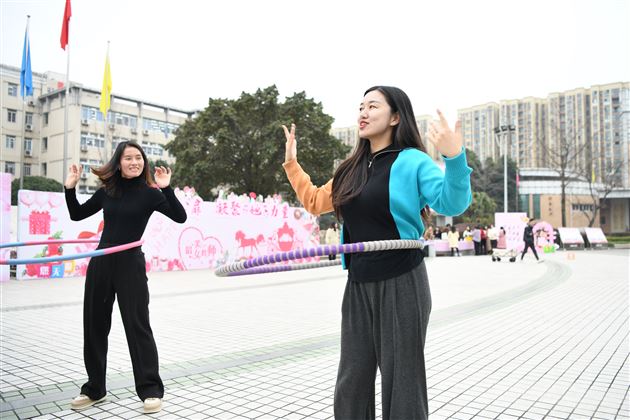 春风十里百花盛 灼灼其华不及卿——棠外开展2024年“三八”国际劳动妇女节趣味游园活动