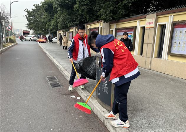 弘扬雷锋精神 共创美好环境——棠外初2022级开展卫生志愿服务活动