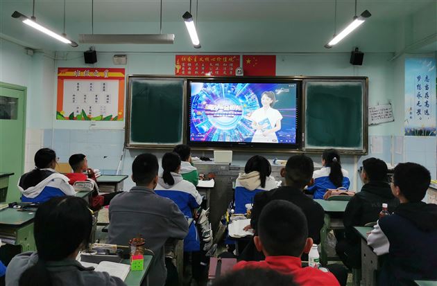 知危险,会避险——棠外初中部开展交通安全主题班会课