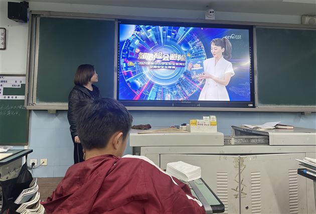 知危险,会避险——棠外初中部开展交通安全主题班会课