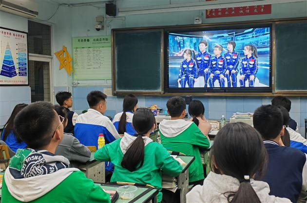 知危险,会避险——棠外初中部开展交通安全主题班会课