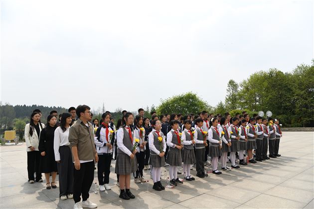 缅怀革命先烈 传承红色基因——棠外举行“铸魂·2024·清明祭英烈”主题教育活动