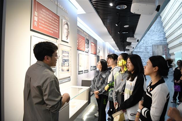 铸魂·2024清明祭英烈——成都棠湖外国语学校初中党总支部清明节祭扫活动