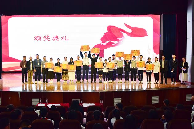 诵经典之声 扬家国情怀——棠外初2023级举办朗诵比赛