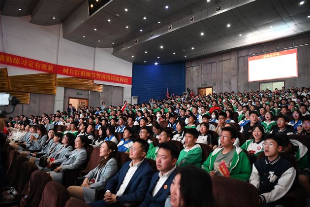 扬帆起航,逐梦中考——棠外召开初2021级中考动员暨学生表彰大会