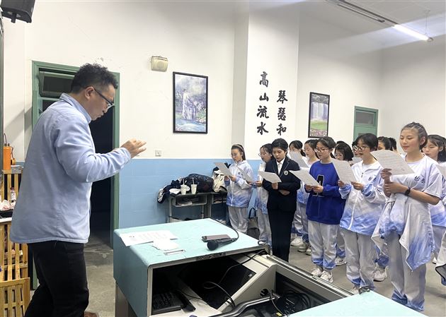 棠外在双流区第十四届艺术节(中学组)比赛中获佳绩