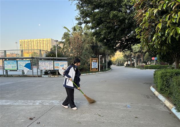 劳动最光荣——棠外初2022级九班开展校内劳动实践