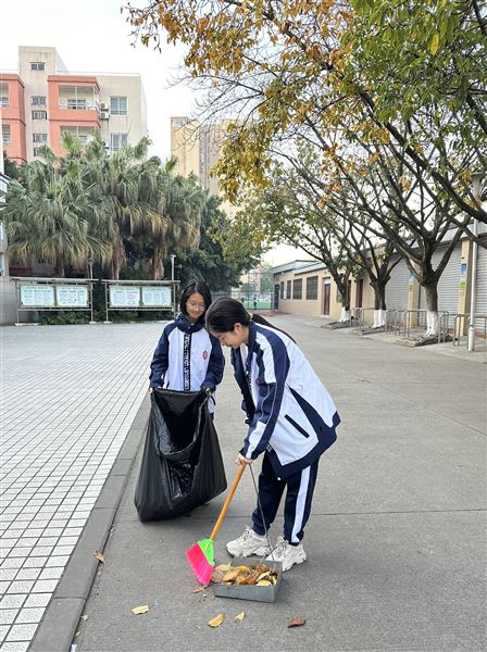 劳动最光荣——棠外初2022级九班开展校内劳动实践