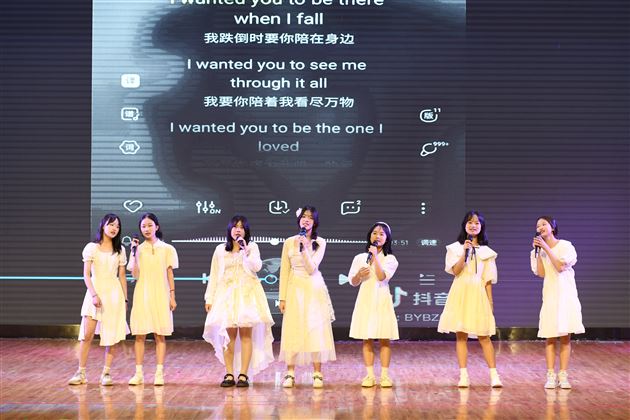 “英”悦之Sing,歌声飞Young——记棠外初2023级英语素质展示活动