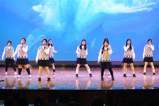 “英”悦之Sing,歌声飞Young——记棠外初2023级英语素质展示活动