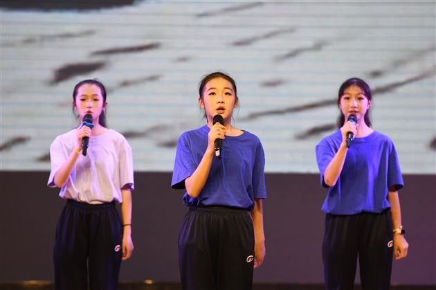 “英”悦之Sing,歌声飞Young——记棠外初2023级英语素质展示活动