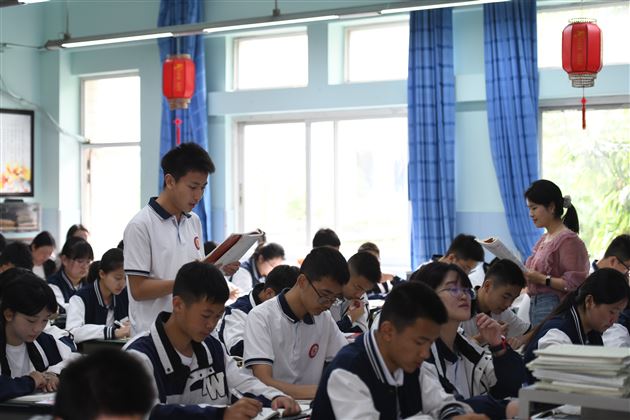 相聚棠外，共研新“语”——棠外携手德阳五中开展高中语文教研活动 