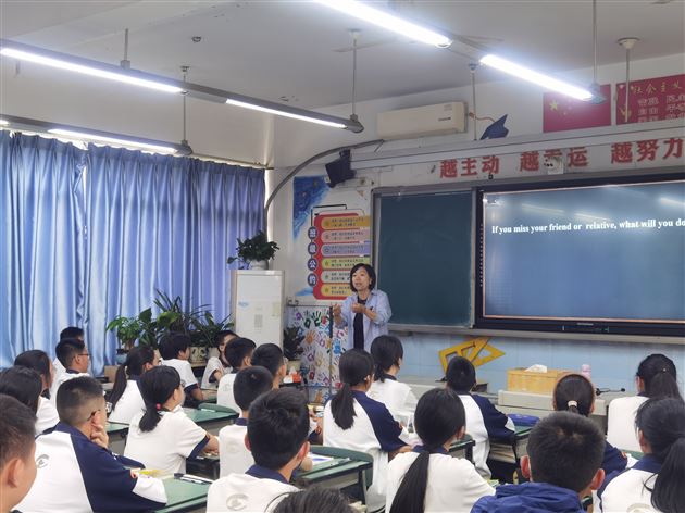 乐山市初中英语骨干教师团来棠外观摩交流