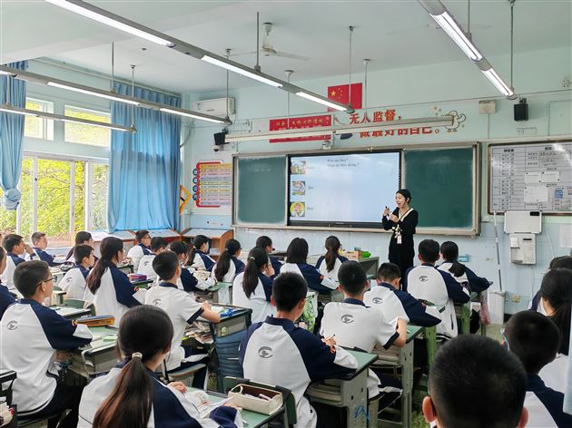 乐山市初中英语骨干教师团来棠外观摩交流