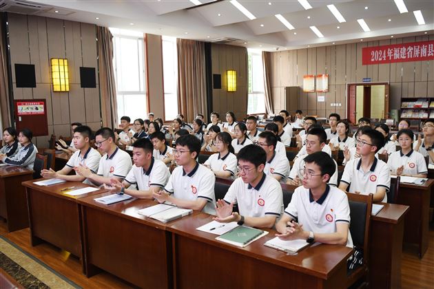 积极追求上进,争做时代先锋 ——棠外高中总支部举行第20期高中青年学生党校结业典礼暨第21期高中青年学生党校开班仪式