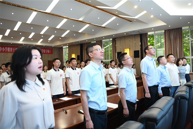 积极追求上进,争做时代先锋 ——棠外高中总支部举行第20期高中青年学生党校结业典礼暨第21期高中青年学生党校开班仪式