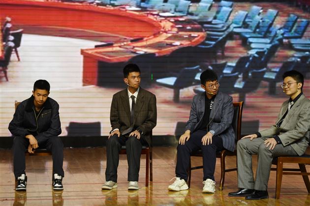 演绎人生百态 点亮青春舞台——棠外仁譞文学社举办第十九届话剧展演活动(高2023级)