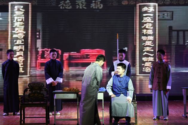 演绎人生百态 点亮青春舞台——棠外仁譞文学社举办第十九届话剧展演活动(高2023级)